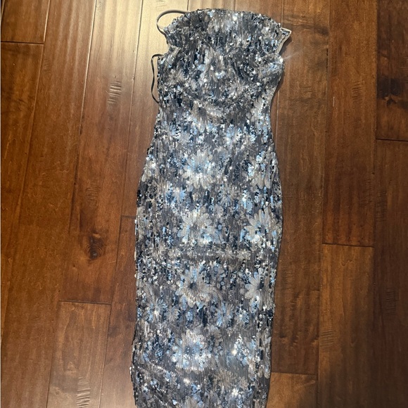 Lulus Dresses & Skirts - Lulus Midi Sequin Dress